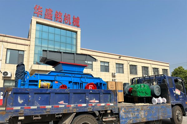 新(xin)疆石英(ying)砂(sha)廠投(tou)産(chan)液(ye)壓(ya)對(dui)輥(gun)破(po)碎機(ji)