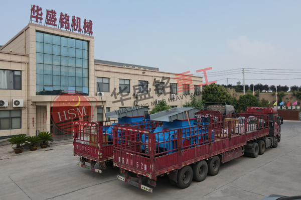 製(zhi)砂(sha)生(sheng)産(chan)線(xian)用2PGY1500x1000全液(ye)壓對輥(gun)製砂機