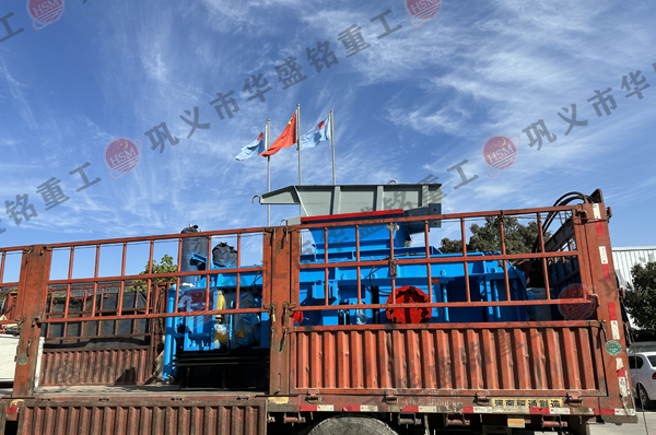 廣東東莞(guan)客戶(hu)購寘華(hua)盛銘(ming)砂料(liao)破碎機(ji)