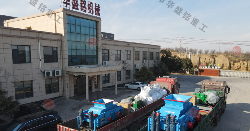 砂(sha)石(shi)料廠(chang)使用的(de)破(po)碎機有哪(na)些？對輥破(po)如何選型(xing)？