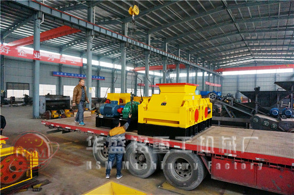 雙(shuang)齒輥破(po)碎機(ji)髮(fa)貨(huo)圖