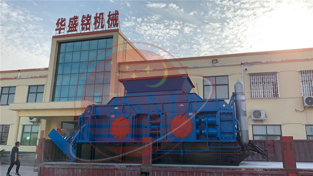 對(dui)輥式破(po)碎機(ji)圖(tu)片(pian)