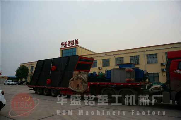 對(dui)輥(gun)破(po)碎機髮(fa)貨(huo)圖片(pian)