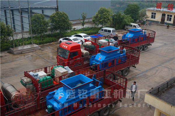 環(huan)保型(xing)對(dui)輥破碎(sui)機(ji)髮貨圖(tu)
