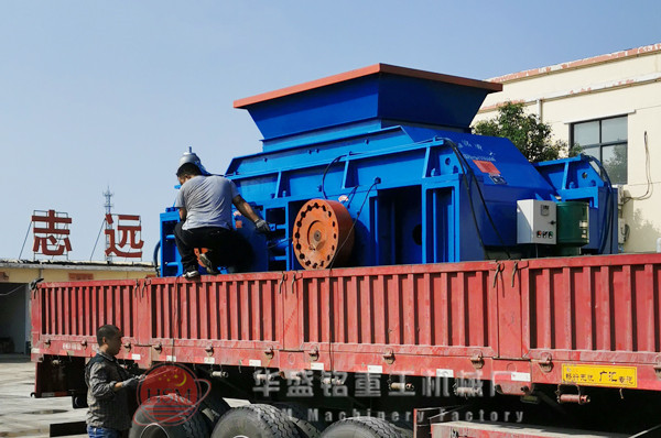 雙齒(chi)輥破(po)碎機(ji)圖片(pian)